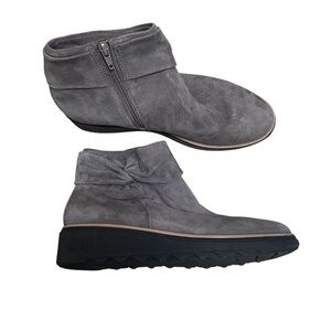 COLLECTION BY CLARKS Womens Gray Salon Bow Sharon Wedge Leather Boots Size 9M